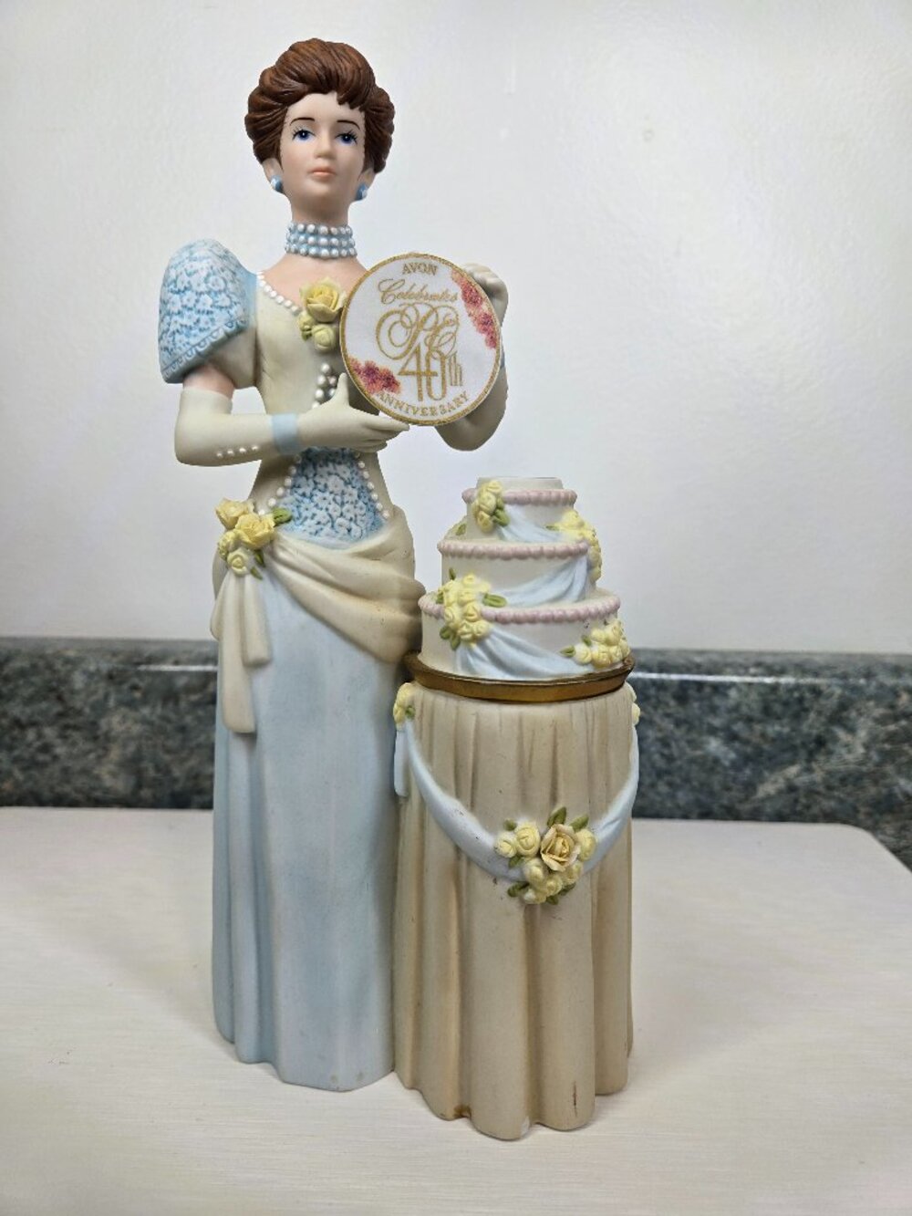 2007 Avon Mrs. Albee President's Club 40th Anniversary Porcelain Figurine